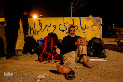 مرز مهران سرد، مملو از زائر، خالی از اتوبوس