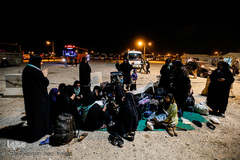 مرز مهران سرد، مملو از زائر، خالی از اتوبوس