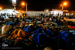 مرز مهران سرد، مملو از زائر، خالی از اتوبوس