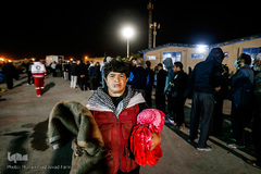 مرز مهران سرد، مملو از زائر، خالی از اتوبوس