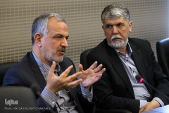 سید عباس صالحی و احمد مسجد جامعی در نشست شورای سیاست‌گذاری پانزدهمین دوره همایش بانوان قرآن‌پژوه