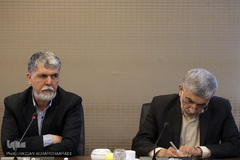 عبدالهادی فقهی زاده و سید عباس صالحی در نشست شورای سیاست‌گذاری پانزدهمین دوره همایش بانوان قرآن‌پژوه