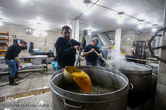 پخت و توزیع ۹ تن آش نذری در سالروز رحلت پیامبر اعظم (ص)