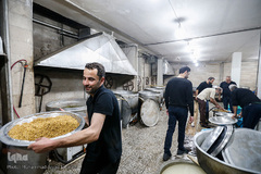 پخت و توزیع ۹ تن آش نذری در سالروز رحلت پیامبر اعظم (ص)