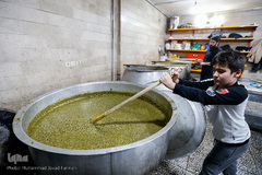 پخت و توزیع ۹ تن آش نذری در سالروز رحلت پیامبر اعظم (ص)