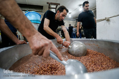 پخت و توزیع ۹ تن آش نذری در سالروز رحلت پیامبر اعظم (ص)