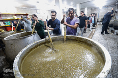 پخت و توزیع ۹ تن آش نذری در سالروز رحلت پیامبر اعظم (ص)