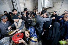 پخت و توزیع ۹ تن آش نذری در سالروز رحلت پیامبر اعظم (ص)