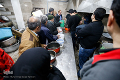 پخت و توزیع ۹ تن آش نذری در سالروز رحلت پیامبر اعظم (ص)