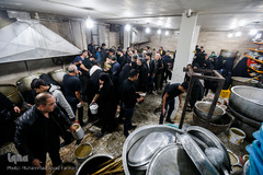 پخت و توزیع ۹ تن آش نذری در سالروز رحلت پیامبر اعظم (ص)