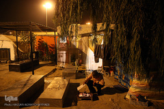 گورنشینی زلزله زدگان سرپل ذهاب به علت فراهم نبودن حداقل امکانات زندگی در سطح شهر