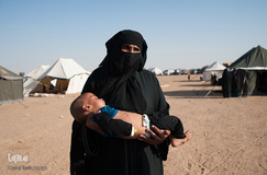 برادرزاده سبیحه نیازمند مراقبت پزشکی است؛ در اردوگاه حجین هیچ دکتر و آمبولانسی وجود ندارد.
