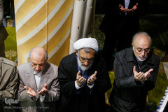 علی اکبر صالحی، حجت الاسلام مصطفی پورمحمدی و عبدالله جاسبی در نماز جمعه تهران ۲۵ آبان‌ ۱۳۹۷ به امامت  آیت الله امامی‌کاشانی