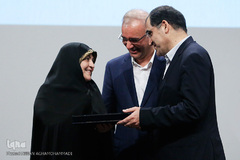 مراسم تکریم و تجلیل سازمان‌های مردم نهاد و موسسات خیریه حوزه سلامت از سید هادی ایازی، معاون اجتماعی سابق وزارت بهداشت، درمان و آموزش پزشکی