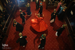 دراویش ترک در بورسه، در سالن «کرباس ولی درویش» در مراسم جشن میلاد پیامبر در حال سماع هستند.