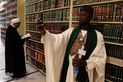 بازدید شرکت کنندگان سی‌و‌ دومین کنفرانس بین المللی«وحدت اسلامی»  از کتابخانه و مخزن کتب خطی حرم مطهر حضرت عبدالعظیم حسنی(ع)