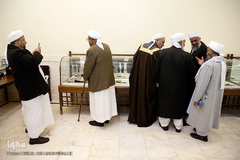 بازدید شرکت کنندگان سی‌و‌ دومین کنفرانس بین المللی«وحدت اسلامی»  از کتابخانه و مخزن کتب خطی حرم مطهر حضرت عبدالعظیم حسنی(ع)