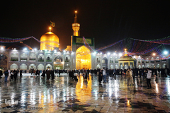 حال و هوای حرم مطهر رضوی در شب میلاد حضرت رسول اکرم(ص) و امام جعفر صادق(ع)