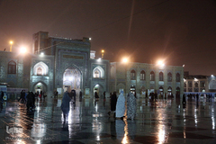 حال و هوای حرم مطهر رضوی در شب میلاد حضرت رسول اکرم(ص) و امام جعفر صادق(ع)