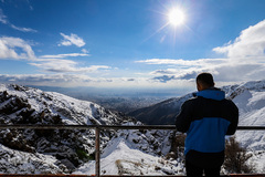 کوهنوردی در پناهگاه شیرپلا به تهران نگاه می‌کند