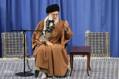  حضرت آیت‌الله العظمی خامنه‌ای، رهبر معظم انقلاب