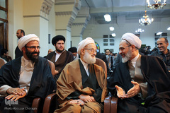 از راست آیت الله علیرضا اعرافی، مدیر حوزه‌های علمیه کشور، آیت الله محمد امامی کاشانی، خطيب نماز جمعه تهران و حجت الاسلام والمسلیمن رحیمی صادق، مدیر حوزه علمیه تهران در بزرگداشت روز وحدت حوزه و دانشگاه در مدرسه عالی شهید مطهری