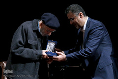 از راست حجت الله ایوبی و محمد علی موحد در بزرگداشت محمدعلی موحد