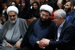 از راست سعید اوحدی، رییس سازمان فرهنگی و هنری شهرداری تهران و حجت‌الاسلام والمسلمین مصطفی رستمی، رئیس نهاد نمایندگی مقام معظم رهبری در دانشگاه‌ها در هفدهمین همایش سوختگان وصل