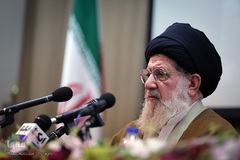 آیت‌الله سیدمحمد خامنه‌ای، رئیس بنیاد صدرا در همایش «ابن‌سینا و حکمت مشرقی»