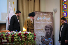 آیت‌الله سیدمحمد خامنه‌ای، رئیس بنیاد صدرا در همایش «ابن‌سینا و حکمت مشرقی»