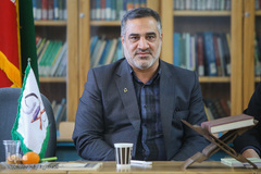 احمد ابوالقاسمی، مدیر رادیو قرآن در تجلیل از برگزیدگان مسابقه قرآنی «آیه ها و ثانیه‌ها»