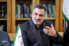 احمد ابوالقاسمی، مدیر رادیو قرآن در تجلیل از برگزیدگان مسابقه قرآنی «آیه ها و ثانیه‌ها»