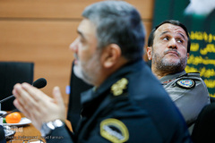 از راست سردار حسین اشتری٬ فرمانده نیروی انتظامی جمهوری اسلامی ایران و سردار بهمن کارگر، رئیس بنیاد حفظ آثار و نشر ارزش های دفاع مقدس در همایش سراسری مدیران و مسئولان بنیاد حفظ آثار و نشر ارزش‌های دفاع مقدس