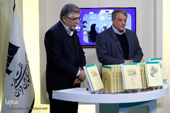 محسن هاشمی رفسنجانی، رییس شورای اسلامی شهر تهران و حمیدرضا طیبی، رییس جهاد دانشگاهی در مراسم رونمایی از  دو اثر قرآنی «فرهنگ راهنما» و «تفسیر قرآن» آیت‌الله هاشمی رفسنجانی(ره)