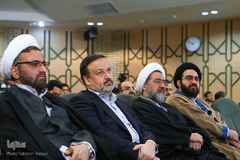 از راست آیت‎الله ابوالقاسم علیدوست، استاد و محقق حوزه علمیه، دکتر محمدرضا فراهانی، معاونت فرهنگی و دانشجویی وزارت بهداشت، حجت الاسلام والمسلمین حسینعلی سعدی رئیس دانشگاه امام صادق در نشست علمی جستاری در روایات طبی در پرتو ملاحظات فقهی-اصولی