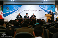 از راست آیت‎الله ابوالقاسم علیدوست، استاد و محقق حوزه علمیه، آیت‌الله سیدمصطفی محقق داماد، رئیس گروه علم و عضو پیوسته فرهنگستان علوم ایران، حجت الاسلام والمسلمین حسینعلی سعدی رییس دانشگاه امام صادق(ع) در نشست علمی جستاری در روایات طبی در پرتو ملاحظات فقهی-اصولی