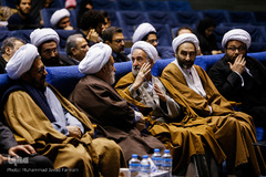 آیین رونمائی ترجمه اصول کافی به‌ قلم استاد حسین انصاریان