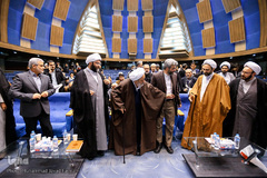 آیین رونمائی ترجمه اصول کافی به‌ قلم استاد حسین انصاریان