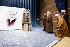 آیین رونمائی ترجمه اصول کافی به‌ قلم استاد حسین انصاریان