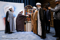 آیین رونمائی ترجمه اصول کافی به‌ قلم استاد حسین انصاریان