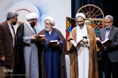 آیین رونمائی ترجمه اصول کافی به‌ قلم استاد حسین انصاریان