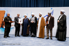 آیین رونمائی ترجمه اصول کافی به‌ قلم استاد حسین انصاریان