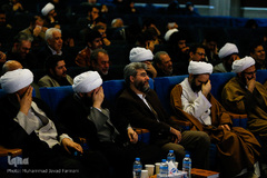 آیین رونمائی ترجمه اصول کافی به‌ قلم استاد حسین انصاریان