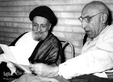 آیت الله کاشانی و دکتر محمد مصدق در تصویر دیده می شوند.