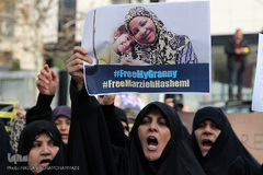 تجمع دانشجویان و اصحاب رسانه در حمایت از مرضیه هاشمی