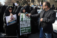 تجمع دانشجویان و اصحاب رسانه در حمایت از مرضیه هاشمی