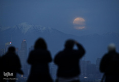 ابرماه گرفتگی خونین معروف به ابرماه گرگ خونین، ۱ بهمن‌ماه