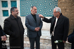 از راست محمدرضا صلحجو، عباس سلیمی، احمد ابوالقاسمی در مراسم بدرقه کاروان قرآنی انقلاب از بارگاه نورانی امام خمینی (ره)