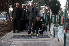 ادای احترام کاروان قرآنی انقلاب به شهدای ۸ سال دفاع مقدس و انقلاب
