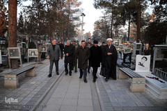 ادای احترام کاروان قرآنی انقلاب به شهدای ۸ سال دفاع مقدس و انقلاب